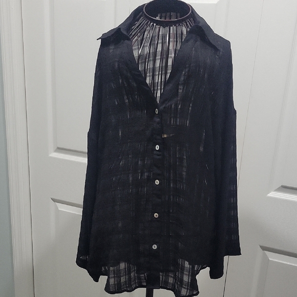 NEW IN Black Sheer Button-Up Blouse SIZE Medium - Picture 7 of 8